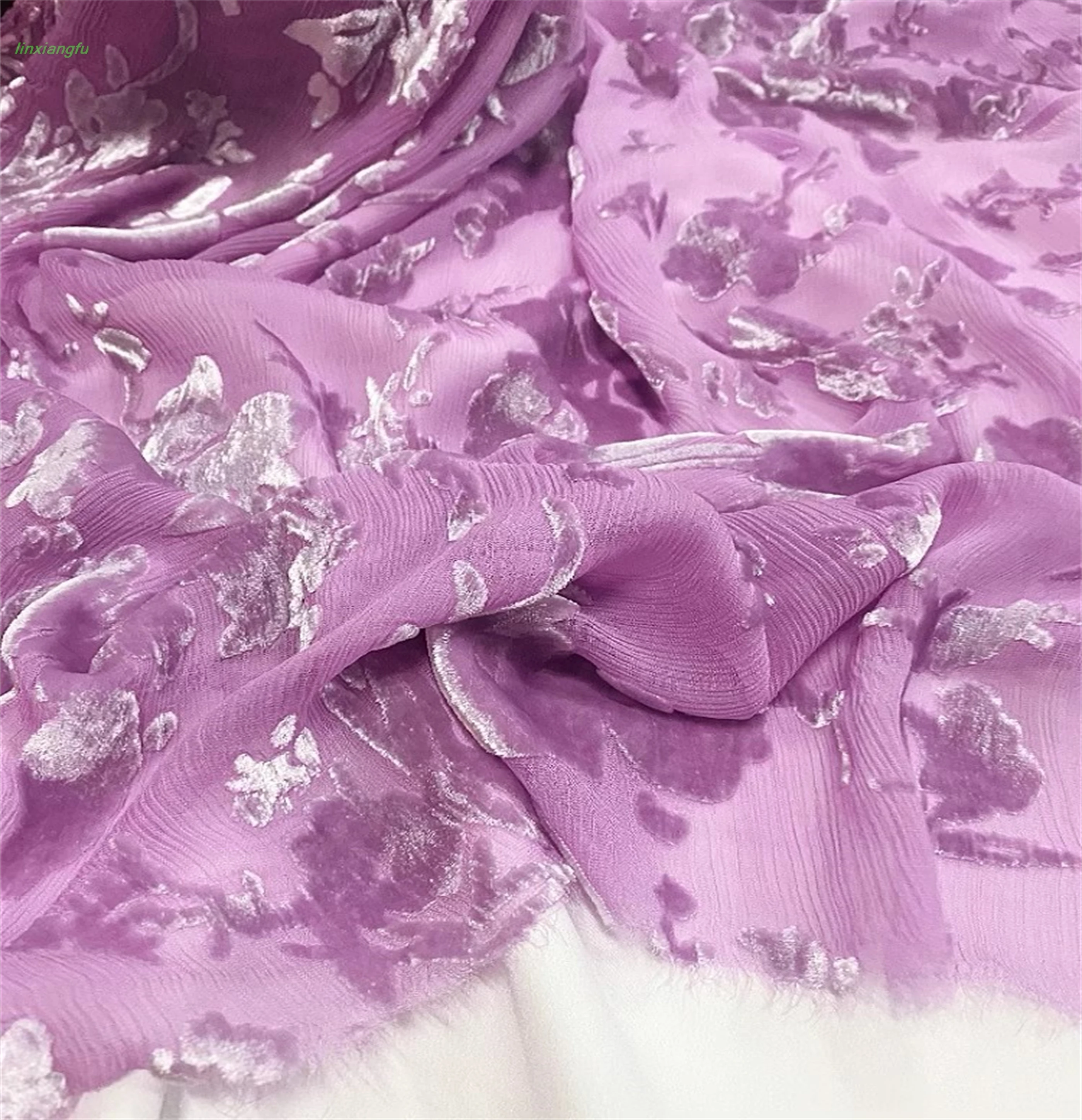 Hibiscus Purple Double Crepe Rotten Flower Velvet Fabric, Dress Cheongsam Mulberry Silk Gold Velvet Fabric
Hibiscus Purple Double Crepe Rotten Flower Velvet Fabric, Dress Cheongsam Mulberry Silk Gold Velvet Fabric