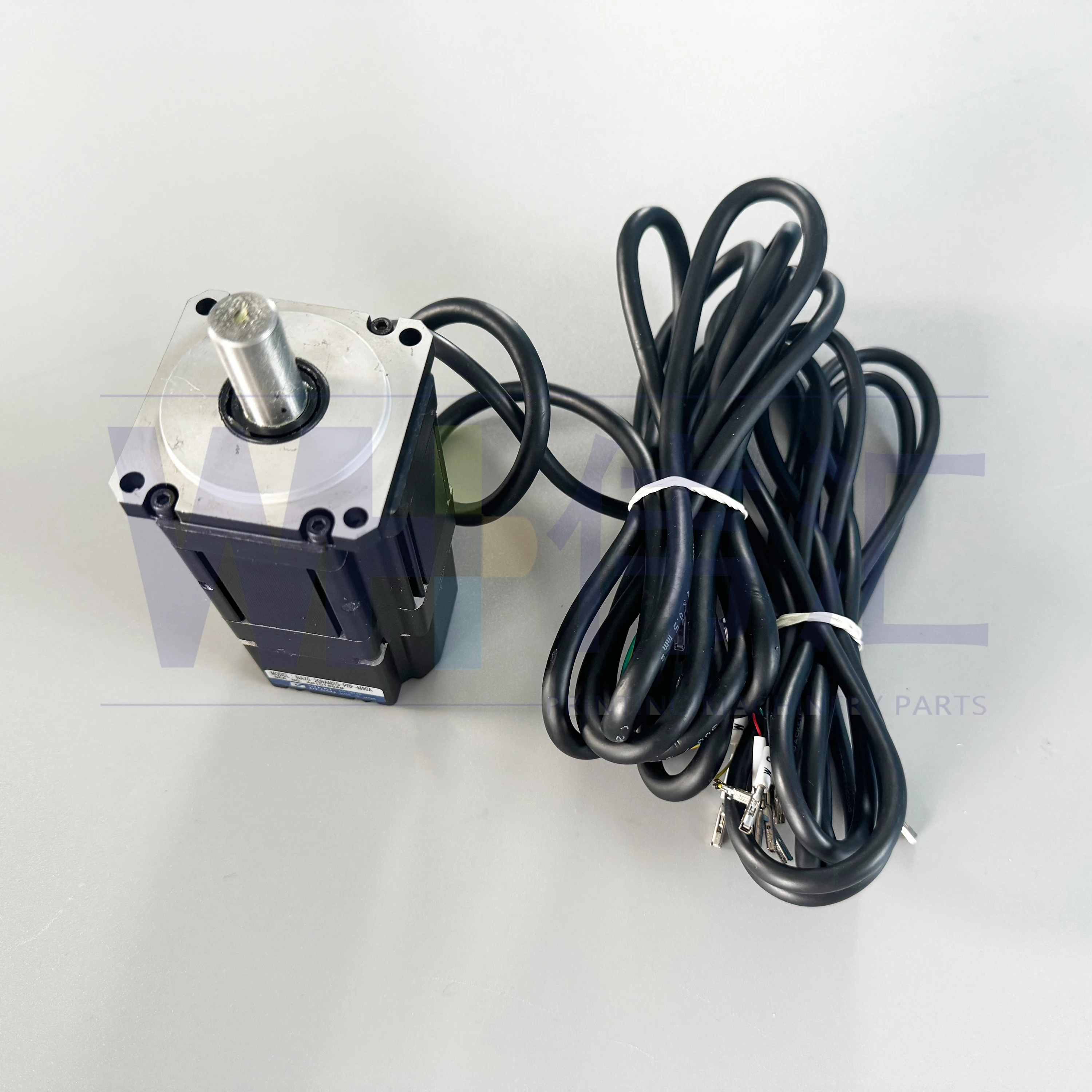 Демпфирующий двигатель серводвигателя Komori LS29 3235000602 NA7020NAMSSPRFM90A 323-5000-602 NA70-20NAMSS-PRF-M90A Двигатель водяного ролика
Демпфирующий двигатель серводвигателя Komori LS29 3235000602 NA7020NAMSSPRFM90A 323-5000-602 NA70-20NAMSS-PRF-M90A Двигатель водяного ролика