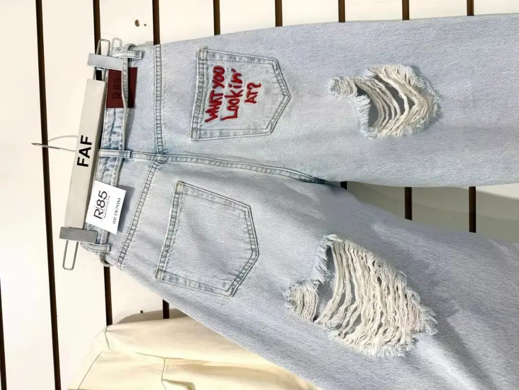 2026 Fashion New Red Letter Embroidery Holes Washed Baggy Jeans Female Y2K Gothic Hip Hop Popular Casual Straight Wide-leg Pants
2026 Fashion New Red Letter Embroidery Holes Washed Baggy Jeans Female Y2K Gothic Hip Hop Popular Casual Straight Wide-leg Pants