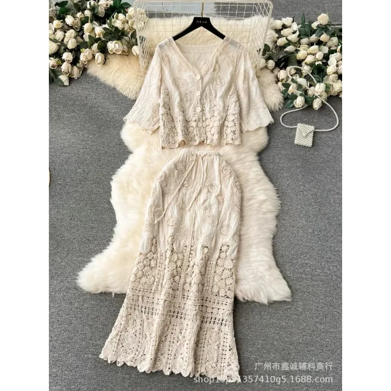 Women's Contrasting Color Splicing Hollow Loose and Thin Suspender High Waist Skirts Vacation Two-piece Set Retro Fashion Suit
Women's Contrasting Color Splicing Hollow Loose and Thin Suspender High Waist Skirts Vacation Two-piece Set Retro Fashion Suit