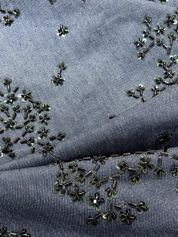 Niche Designer Old Money Style Casual Denim Fabric Indigo Tooling Bottom Cloth Embroidered Leisure Cotton Beaded Embroidery
Niche Designer Old Money Style Casual Denim Fabric Indigo Tooling Bottom Cloth Embroidered Leisure Cotton Beaded Embroidery