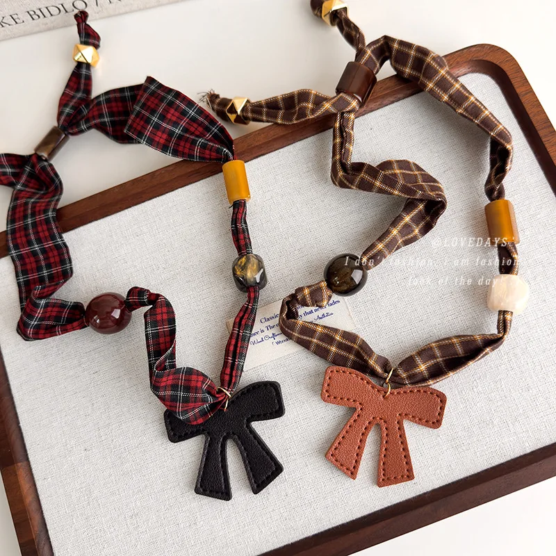 Vintage Plaid Fabric Necklace with Brown Leather Bow Beaded Halter Sweater Chain for Women Casual Day Out Lightweight Adjustable
Vintage Plaid Fabric Necklace with Brown Leather Bow Beaded Halter Sweater Chain for Women Casual Day Out Lightweight Adjustable