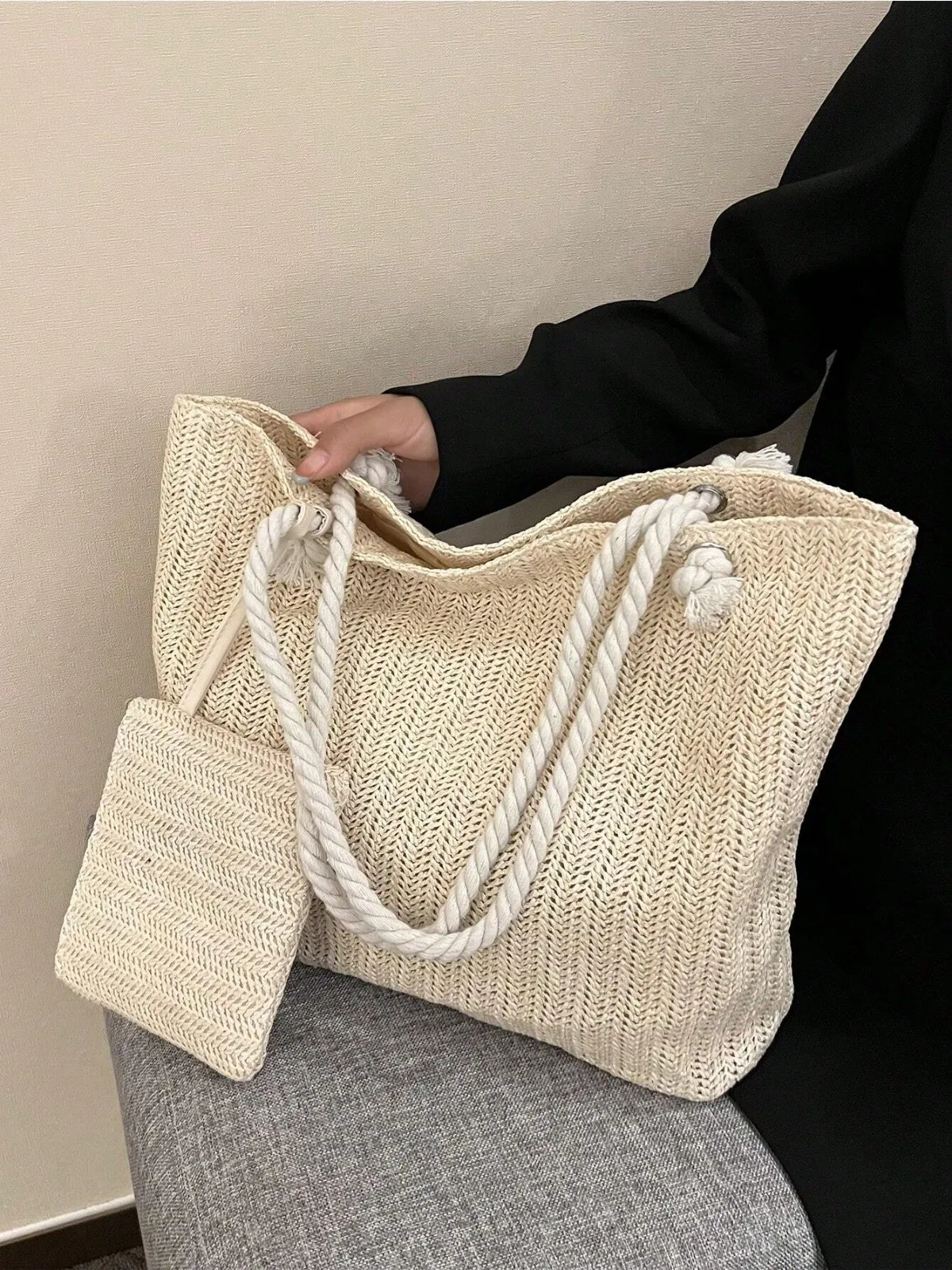 1pc Lightweight,casual, and simple straw bag with a coin purse; a must-have for travel, summer vacations, and summer beach bags.
1pc Lightweight,casual, and simple straw bag with a coin purse; a must-have for travel, summer vacations, and summer beach bags.
