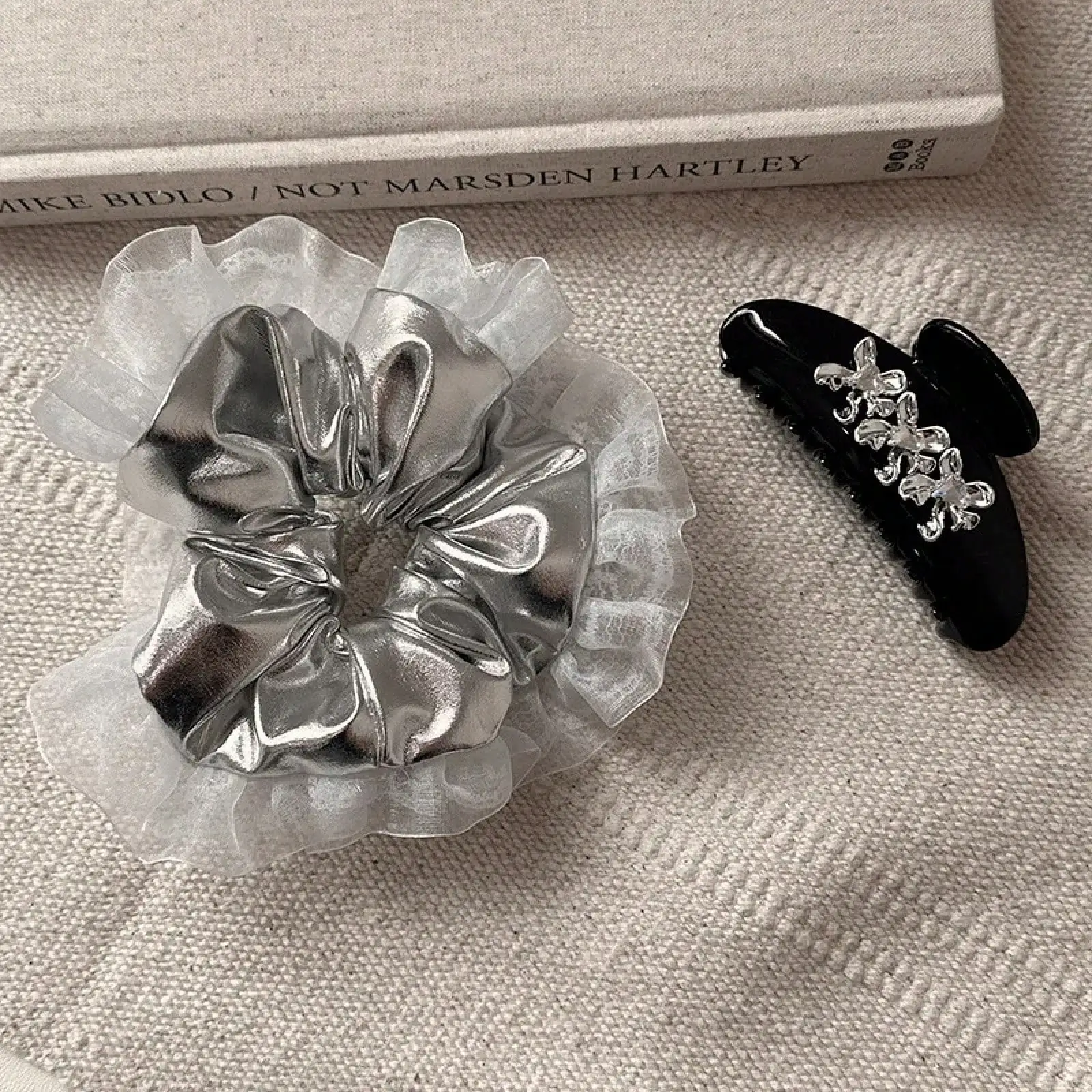 Women's Hair Band Korean Sweet Ballet Style Bow Silver Lace Lace Large Scrunchie Stylish Temperament Hair Accessories Hair Tie
Women's Hair Band Korean Sweet Ballet Style Bow Silver Lace Lace Large Scrunchie Stylish Temperament Hair Accessories Hair Tie