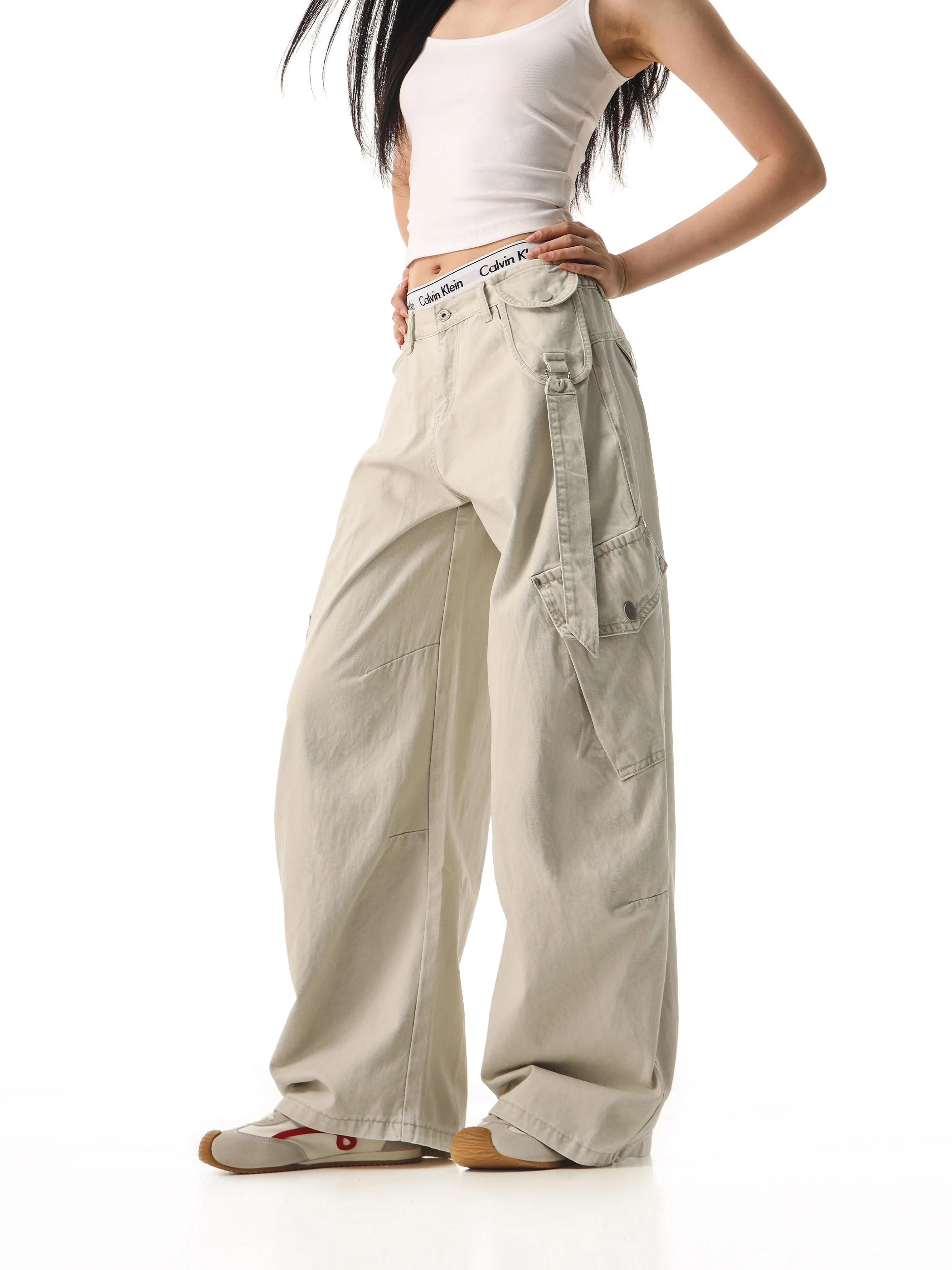 Свободные широкие рабочие брюки в американском стиле, женские повседневные прямые брюки с несколькими карманами и высокой талией, удобные хлопковые брюки
Свободные широкие рабочие брюки в американском стиле, женские повседневные прямые брюки с несколькими карманами и высокой талией, удобные хлопковые брюки