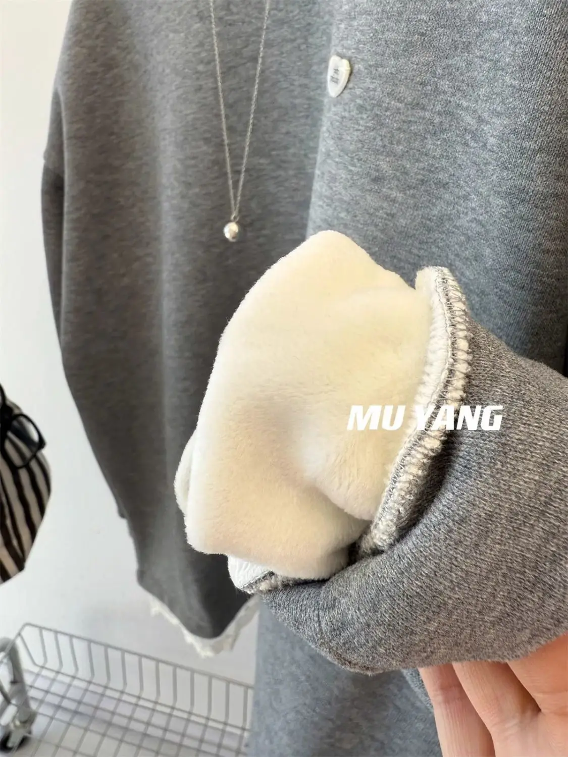 Женские толстовки, капельная одежда, интересный декорированный Overfit, флисовый свитер на молнии, повседневный дизайн, спортивный костюм в американском стиле
Женские толстовки, капельная одежда, интересный декорированный Overfit, флисовый свитер на молнии, повседневный дизайн, спортивный костюм в американском стиле