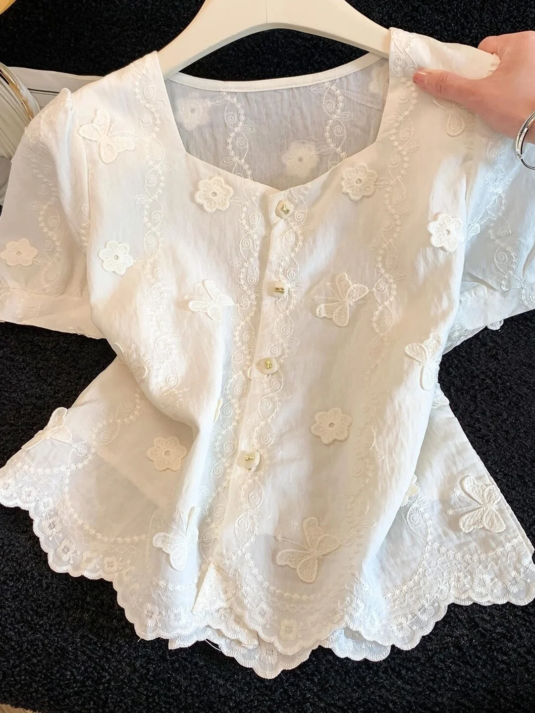 Elegant Square Collar Embroidered Short Sleeve Women's Shirt Summer New Design Slimming Top Original Design Loose Fit
Elegant Square Collar Embroidered Short Sleeve Women's Shirt Summer New Design Slimming Top Original Design Loose Fit
