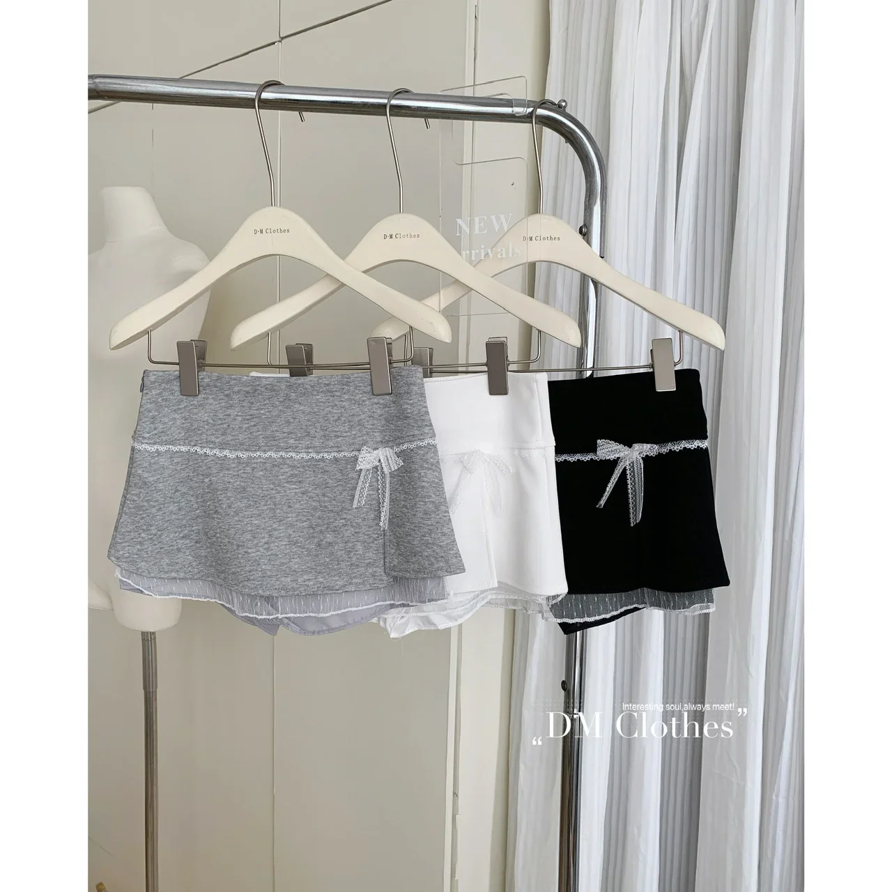 Summer Women Preppy Shoujo Girl 2000s Aesthetic Mini A-line Skirt Sweet Gyaru Coquette Y2k Korean Fashion Kpop Idols Culottes
Summer Women Preppy Shoujo Girl 2000s Aesthetic Mini A-line Skirt Sweet Gyaru Coquette Y2k Korean Fashion Kpop Idols Culottes