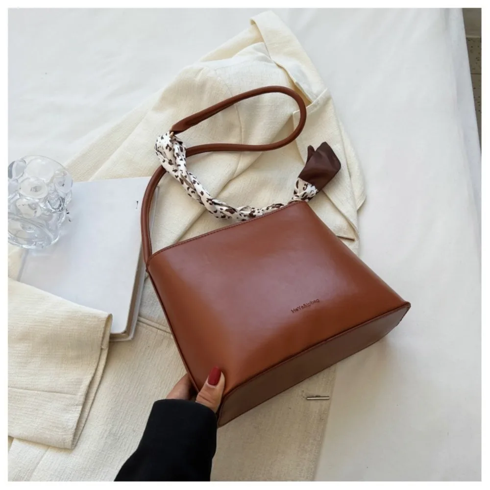 Fashion Vintage Underarm Bag Multifunctional Solid Color Shoulder Bag PU Leather Large Capacity Tote Bag Women
Fashion Vintage Underarm Bag Multifunctional Solid Color Shoulder Bag PU Leather Large Capacity Tote Bag Women