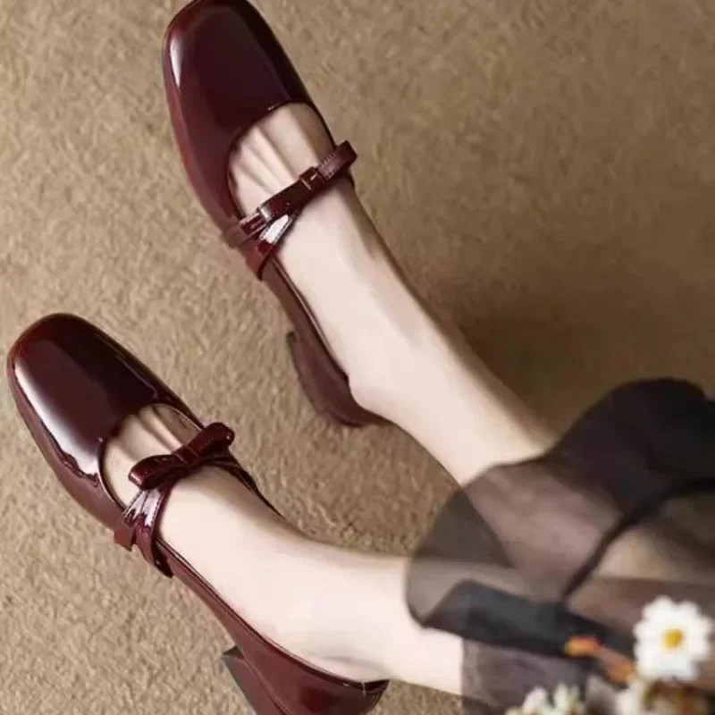Retro French Style Low Heel Mary Jane Shoes Women's Spring Autumn New Wine Red Patent Leather Slip-On Knot Shoes
Retro French Style Low Heel Mary Jane Shoes Women's Spring Autumn New Wine Red Patent Leather Slip-On Knot Shoes
