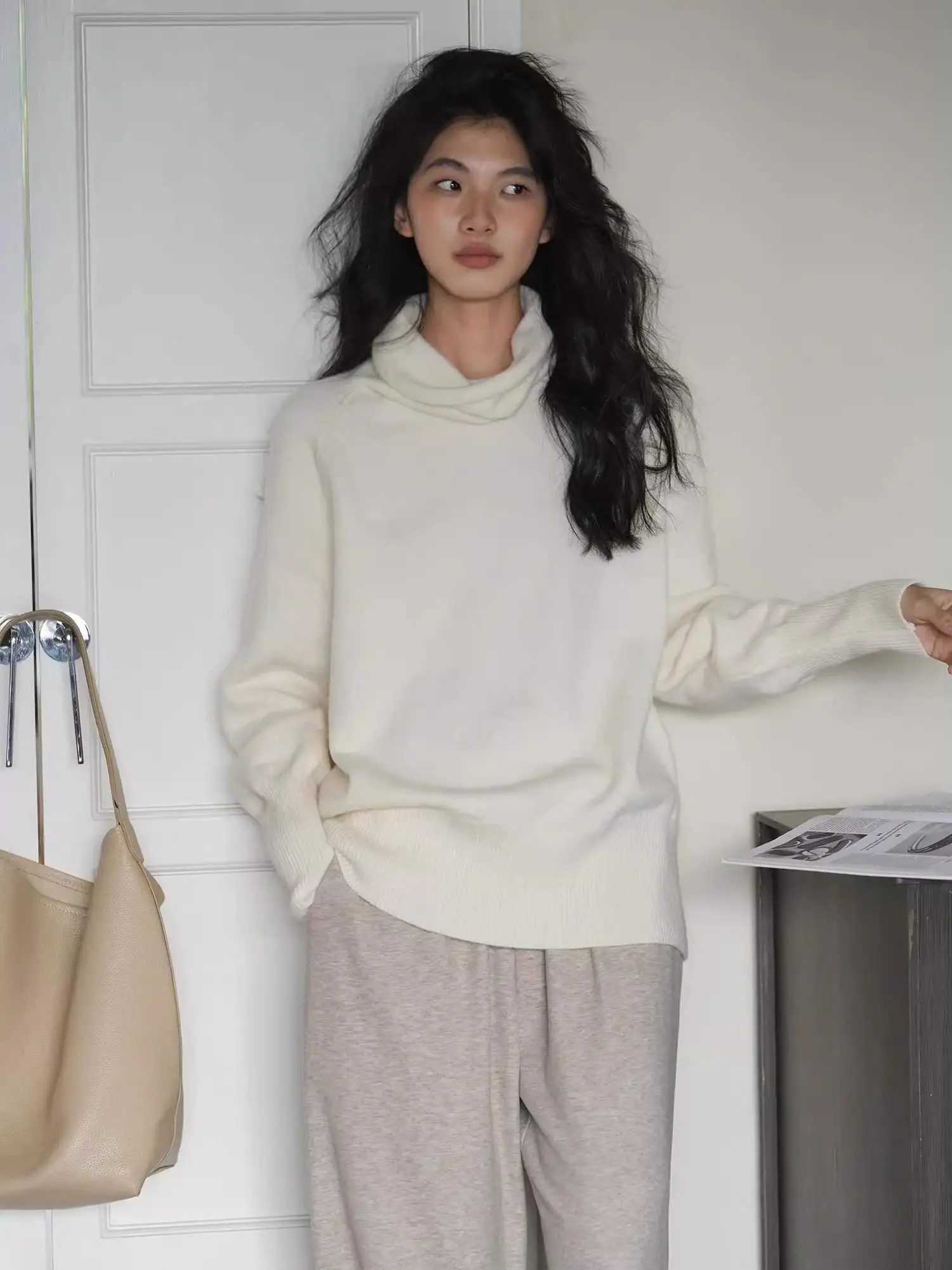 Ladies' White Knitted High Collar Sweater Thick Inner Wear Turtleneck Top for Autumn Winter Casual Commute Style Loose Fit
Ladies' White Knitted High Collar Sweater Thick Inner Wear Turtleneck Top for Autumn Winter Casual Commute Style Loose Fit