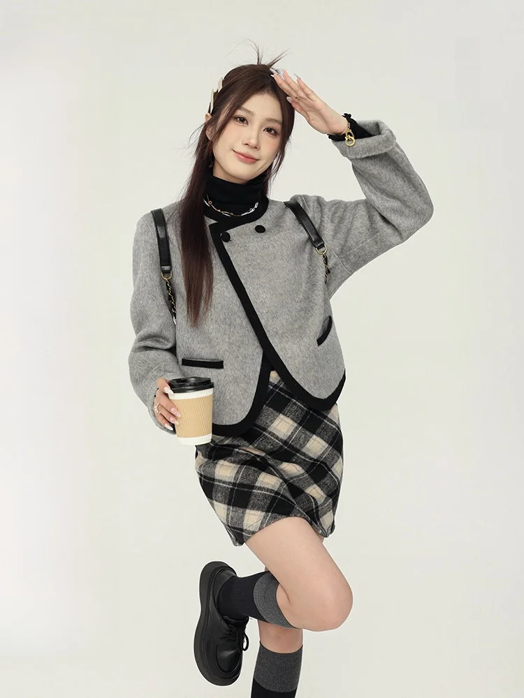 Double-Faced Woolen Bubble Neck round Neck Loose Fit Short Coat for Women Korean Style Commute Slimming Grey Color by Yang Bu...
Double-Faced Woolen Bubble Neck round Neck Loose Fit Short Coat for Women Korean Style Commute Slimming Grey Color by Yang Bu...
