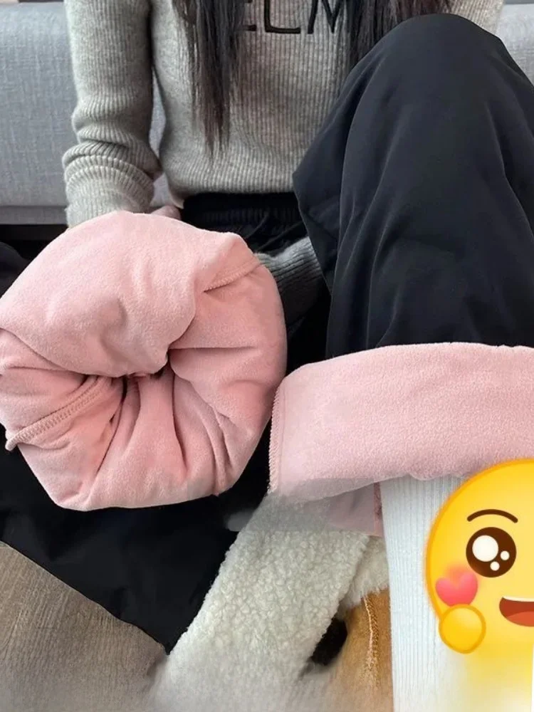 Утепленные прямые брюки для женщин, теплые, морозостойкие, черные, хлопковые, для повседневной носки, с высокой талией
Утепленные прямые брюки для женщин, теплые, морозостойкие, черные, хлопковые, для повседневной носки, с высокой талией