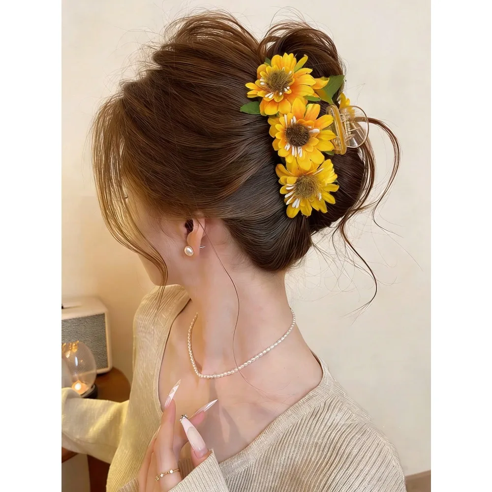 1pc Fashionable Bohemian Sunflower Faux Flower Hair Clip, Suitable For Beach Vacation Decoration, Gift For Friends Summer Hair Accessories Beach Claw Clips Vacay Hair Claw Vacay Hair Clips
1pc Fashionable Bohemian Sunflower Faux Flower Hair Clip, Suitable For Beach Vacation Decoration, Gift For Friends Summer Hair Accessories Beach Claw Clips Vacay Hair Claw Vacay Hair Clips