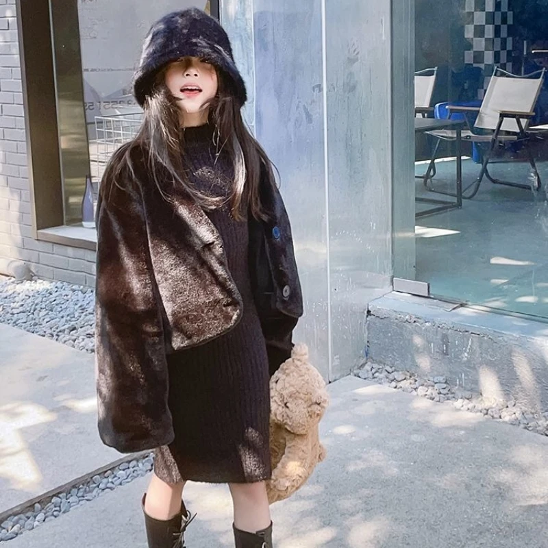 Новое стильное облегающее цельное платье для девочек, милое милое базовое платье с юбкой, осень-зима 2025 г.
Новое стильное облегающее цельное платье для девочек, милое милое базовое платье с юбкой, осень-зима 2025 г.