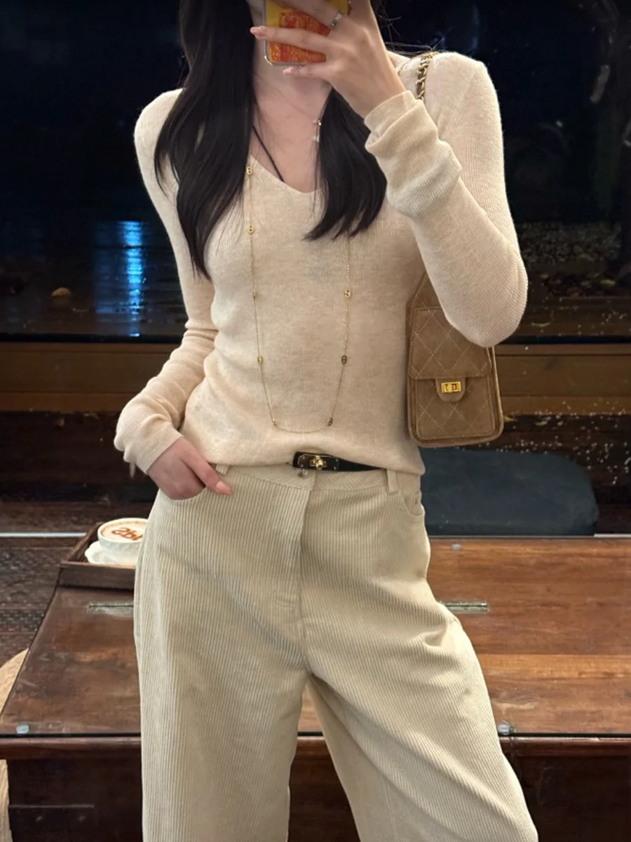 Linziqiu Miu Series Slim Fit V-Ne Knitted Base irt Autumn Winter Soft Sle Inner Wear Top Women's Faion Polyester Fiber
Linziqiu Miu Series Slim Fit V-Ne Knitted Base irt Autumn Winter Soft Sle Inner Wear Top Women's Faion Polyester Fiber