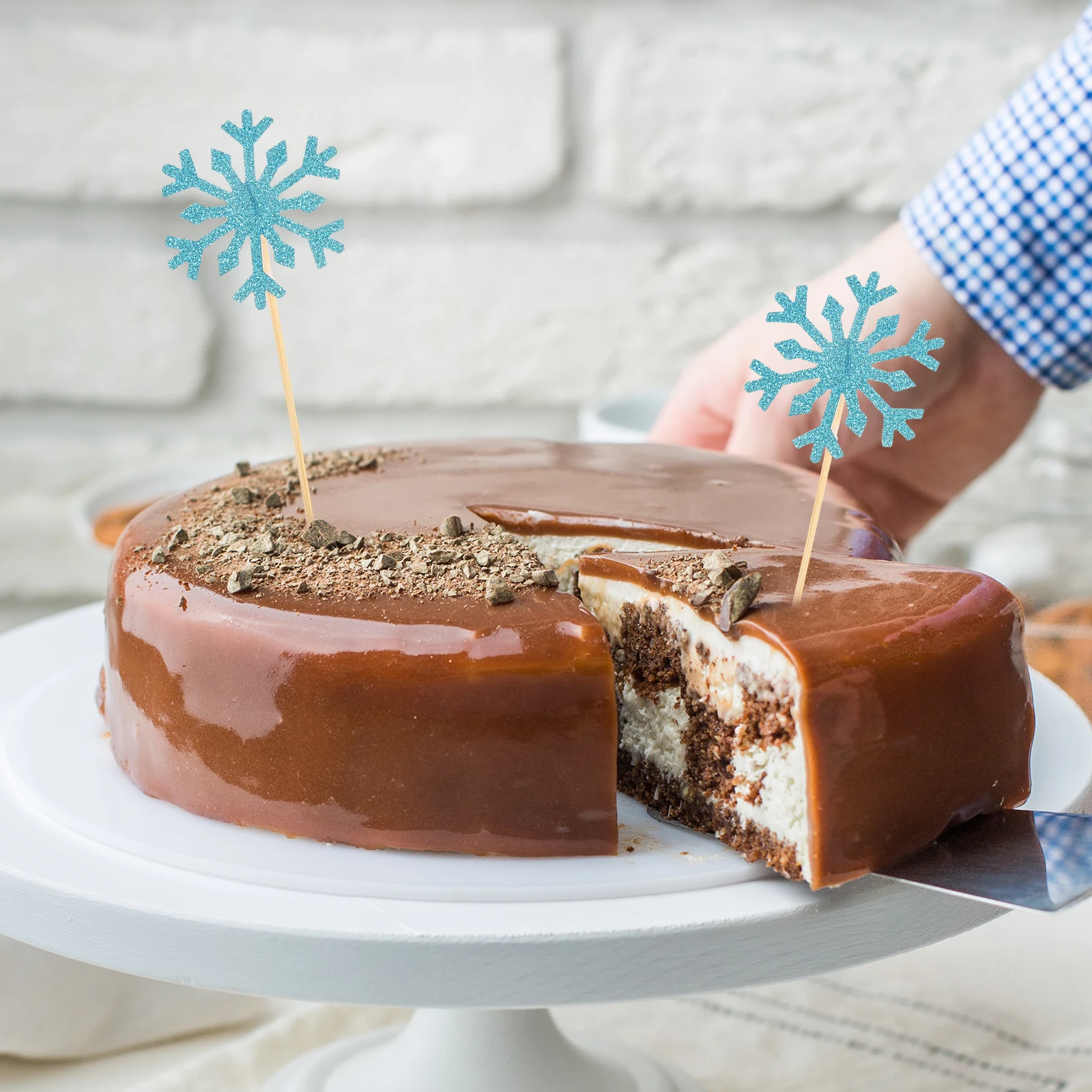 Cute Snowflake Cake Toppers 100Pcs Glitter Cupcake Picks for Holiday Party Wedding Birthday Decoration Dessert Table Ornaments
Cute Snowflake Cake Toppers 100Pcs Glitter Cupcake Picks for Holiday Party Wedding Birthday Decoration Dessert Table Ornaments