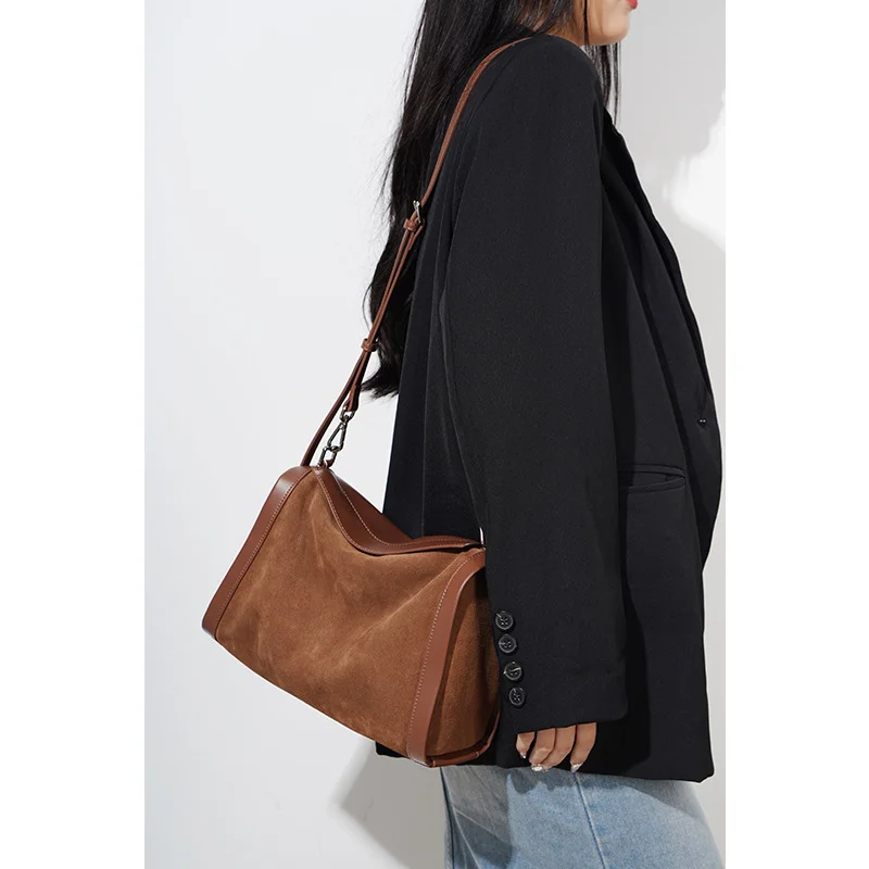 New Frosted Leather Boston Bag Simple Large Capacity Commuter Tote Bags Suede Handbag Versatile Shoulder Crossbody Bag for Women
New Frosted Leather Boston Bag Simple Large Capacity Commuter Tote Bags Suede Handbag Versatile Shoulder Crossbody Bag for Women