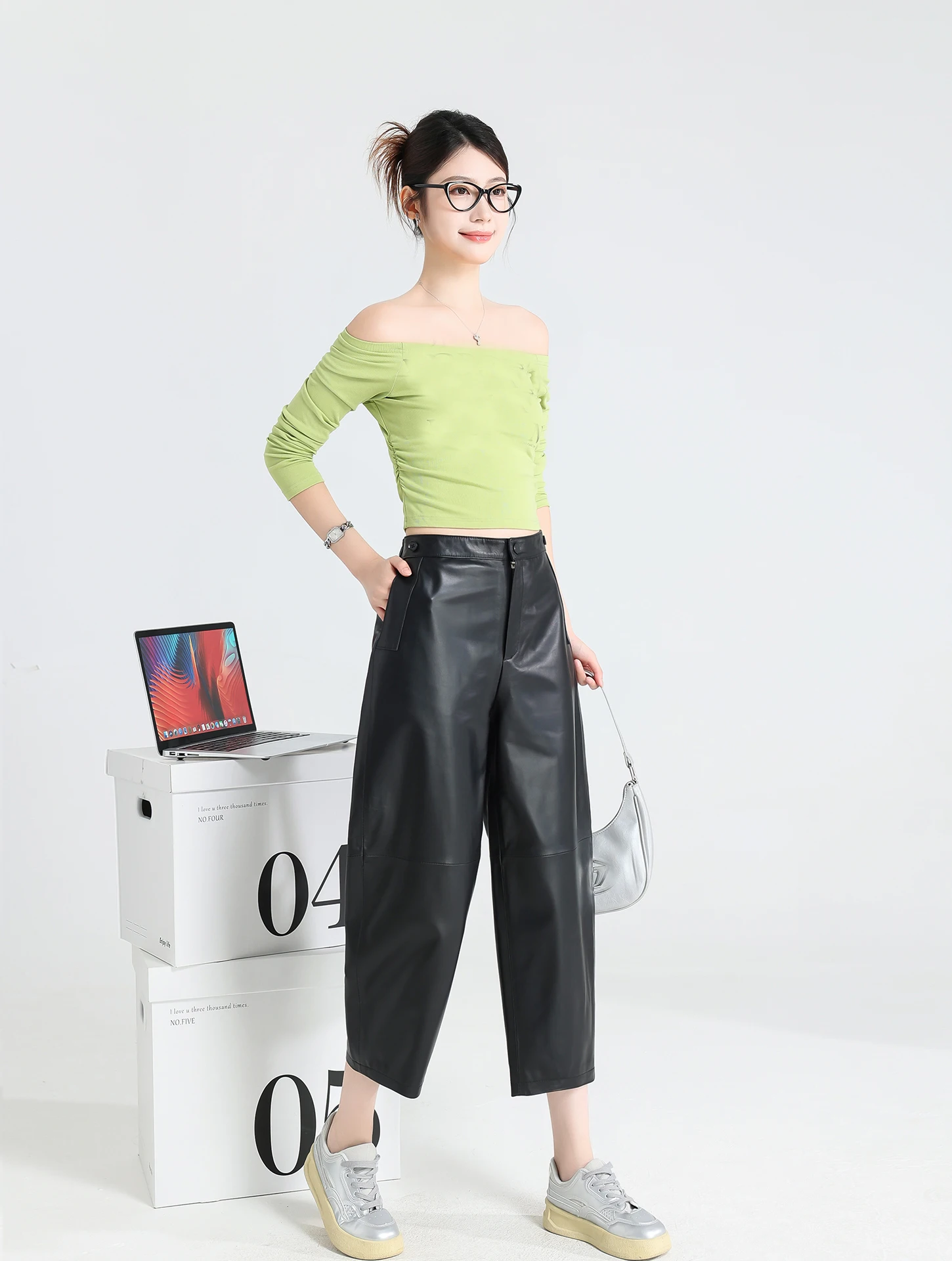 Slimming Effect Real Leather Harlan Pants Women's Faionable Small Footed Carrot Pants eepskin Leather Pants Casual Pants
Slimming Effect Real Leather Harlan Pants Women's Faionable Small Footed Carrot Pants eepskin Leather Pants Casual Pants