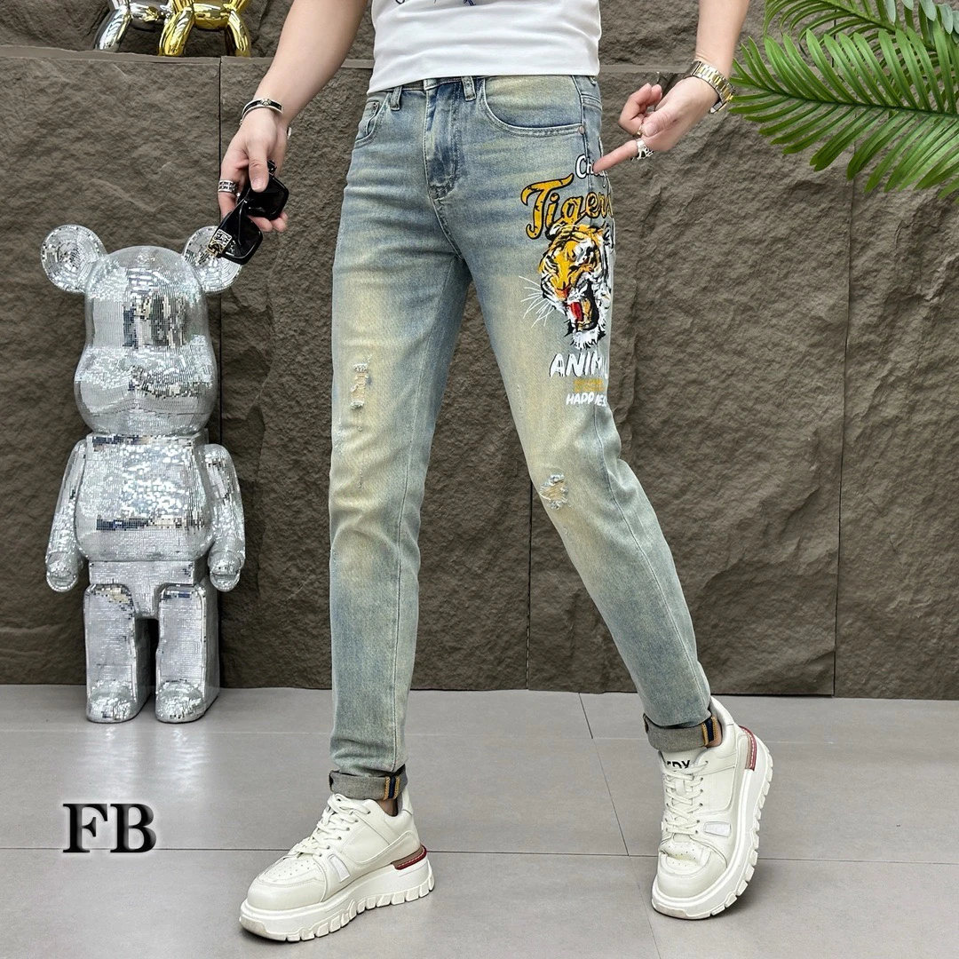 High-End Trendy Tiger Embroidery Men's Jeans Light Blue Waed Ripped Vintage Sle Long Pants Youthful Casual Cotton Denim
High-End Trendy Tiger Embroidery Men's Jeans Light Blue Waed Ripped Vintage Sle Long Pants Youthful Casual Cotton Denim
