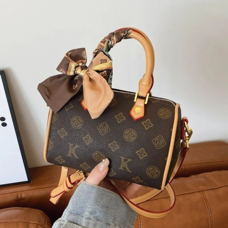 The 2025 New Style Small Bag Is A Versatile Boston Pillow Bag for Women, Featuring A Fashionable and High-quality Crossbody
The 2025 New Style Small Bag Is A Versatile Boston Pillow Bag for Women, Featuring A Fashionable and High-quality Crossbody