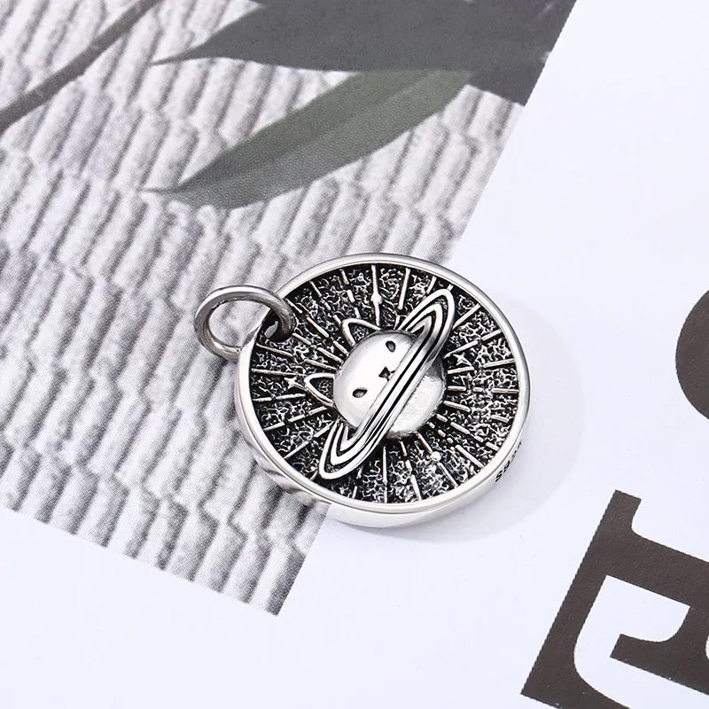 Wholesale 925 sterling silver planet cartoon circular pendant, Thai silver punk trend retro vintage vintage fashion accessories
Wholesale 925 sterling silver planet cartoon circular pendant, Thai silver punk trend retro vintage vintage fashion accessories