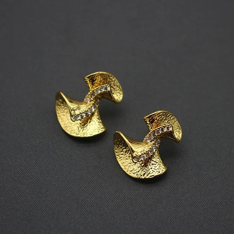 French Niche Zircon Skirt Ripple S925 Silver Needle Fashion Wear Jewelry Earrings
French Niche Zircon Skirt Ripple S925 Silver Needle Fashion Wear Jewelry Earrings