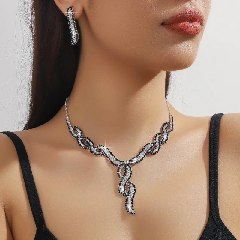 Bridal Accessories Set Necklace Earrings Two-Piece Set European and American Elegant Women's Necklace Wedding Evening Dress Banq
Bridal Accessories Set Necklace Earrings Two-Piece Set European and American Elegant Women's Necklace Wedding Evening Dress Banq
