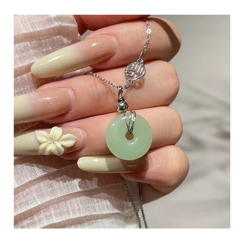 New Chinese Style Imitation Hetian Yufu Brand Necklace Jewelry Women's Niche Design Light Luxury Collarbone Chain Versatile Neck
New Chinese Style Imitation Hetian Yufu Brand Necklace Jewelry Women's Niche Design Light Luxury Collarbone Chain Versatile Neck