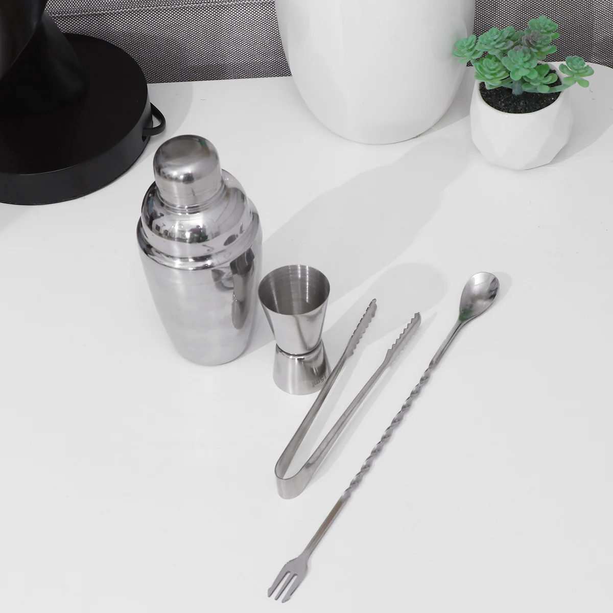 4pcs Stainless Cocktail Drink Tool Set Mixer Kit Mixer Drinks Bartender Bartender Tools Set Party Home Bar Use
4pcs Stainless Cocktail Drink Tool Set Mixer Kit Mixer Drinks Bartender Bartender Tools Set Party Home Bar Use