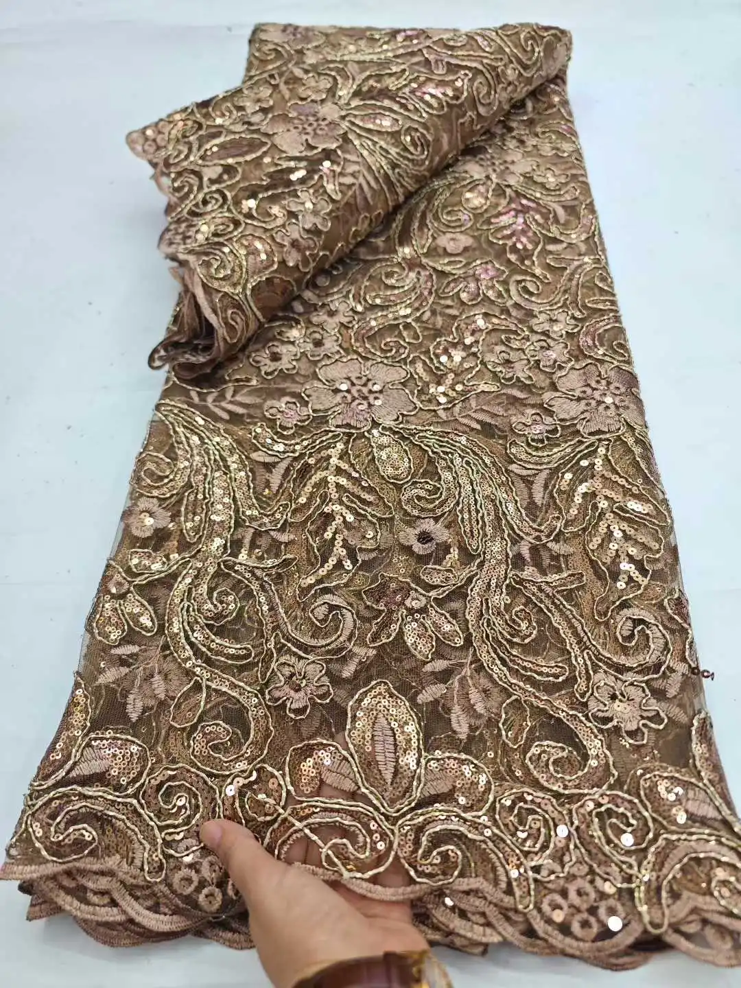 Африканское кружевное полотно с вышивкой 2026: высококачественный нигерийский тюль с пайетками, 5 ярдов, французский материал для свадебных и праздничных платьев
Африканское кружевное полотно с вышивкой 2026: высококачественный нигерийский тюль с пайетками, 5 ярдов, французский материал для свадебных и праздничных платьев