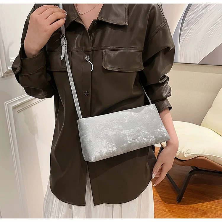 Versatile Spring Retro Underarm Bag Texture Versatile Single Shoulder Crossbody Bag Matte Simple Female
Versatile Spring Retro Underarm Bag Texture Versatile Single Shoulder Crossbody Bag Matte Simple Female