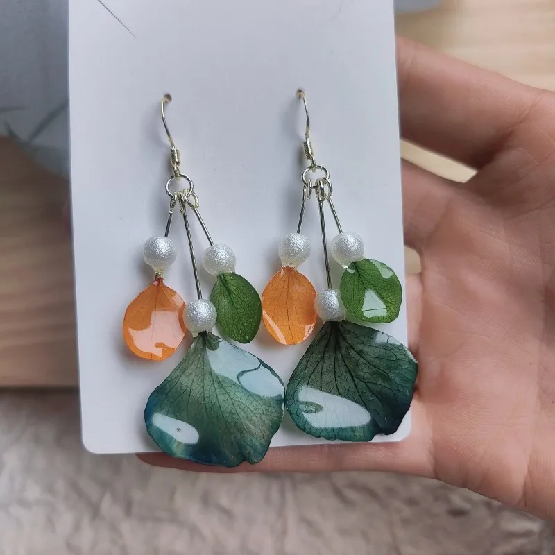 Элегантные серьги из натуральных лепестков гортензии, ручная работа, эпоксидная смола, сухоцветы, био-украшения, индивидуальная упаковка
Элегантные серьги из натуральных лепестков гортензии, ручная работа, эпоксидная смола, сухоцветы, био-украшения, индивидуальная упаковка