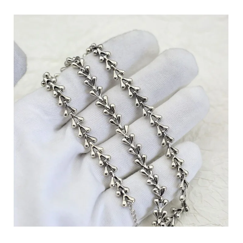 Trendy Brand Keel Necklace Women's Simple Sweater Chain Fashionable Versatile High-end Niche Design Personalized Couple Accessor
Trendy Brand Keel Necklace Women's Simple Sweater Chain Fashionable Versatile High-end Niche Design Personalized Couple Accessor