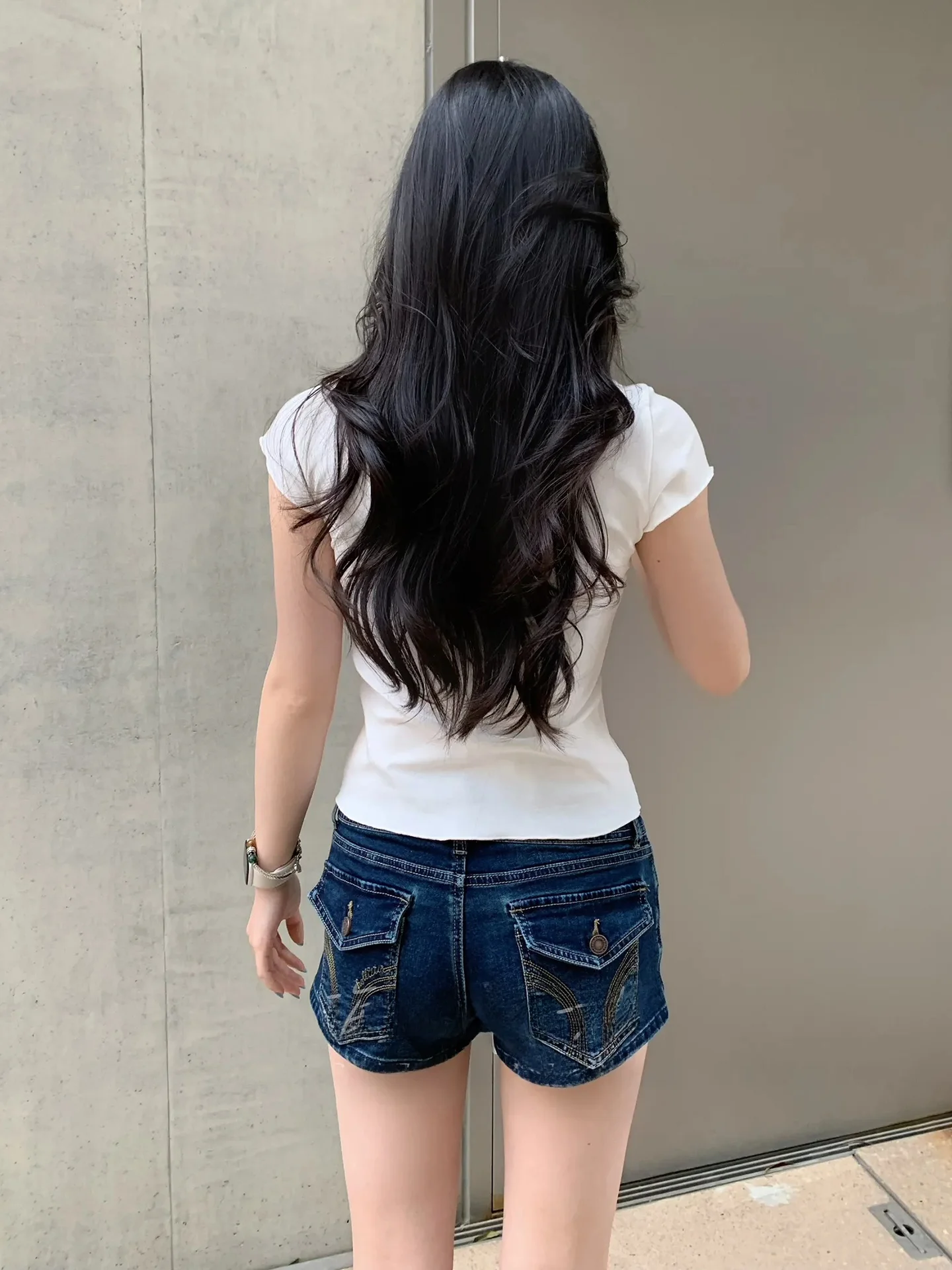 Retro American Low Waist Embroidered Denim Shorts Women's Hip Enhancing Slimming Sexy Butt-Lifting Hot Pants Cotton Stretch
Retro American Low Waist Embroidered Denim Shorts Women's Hip Enhancing Slimming Sexy Butt-Lifting Hot Pants Cotton Stretch