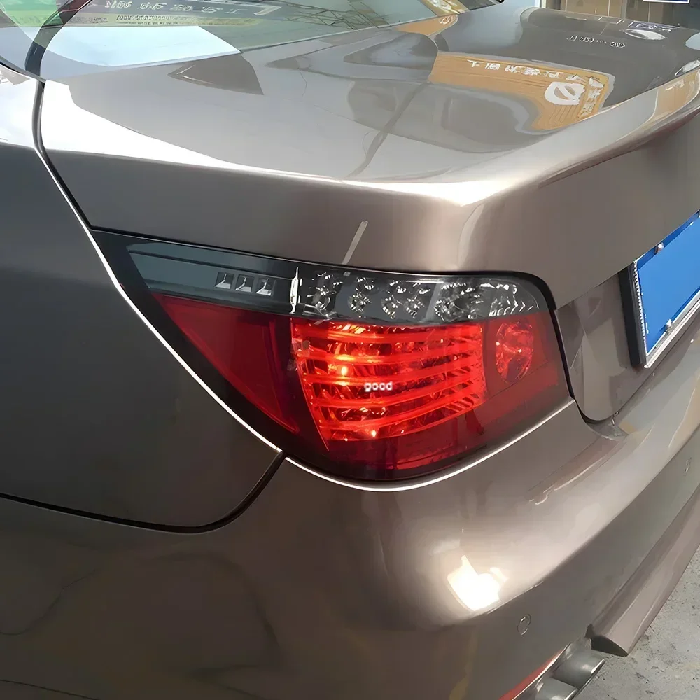 Автомобильные задние фонари в сборе для BMW 5 серии E60 2003-2010, светодиодный обновленный мигающий сигнальный светильник, аксессуары Plug and play
Автомобильные задние фонари в сборе для BMW 5 серии E60 2003-2010, светодиодный обновленный мигающий сигнальный светильник, аксессуары Plug and play