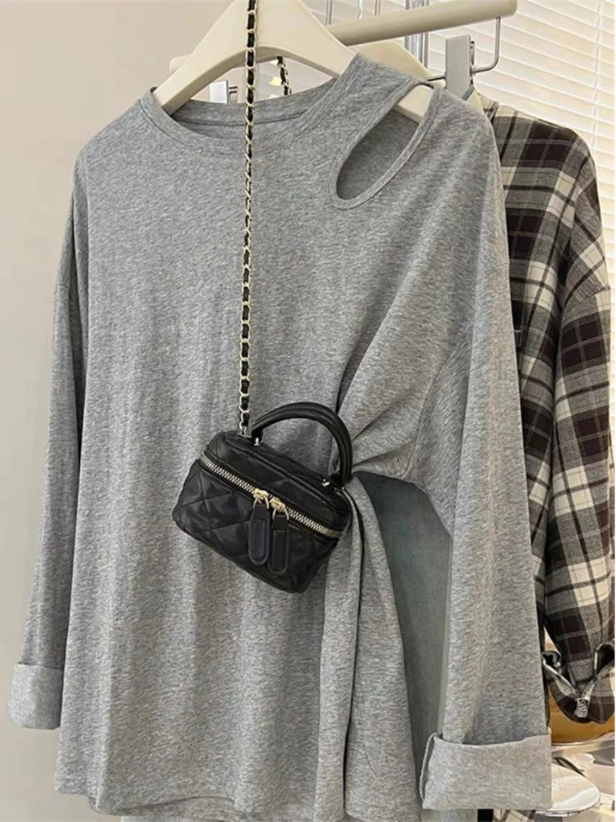 Street Style Hollow out Long Sleeve T-Shirt Women's Autumn Casual Wear Outdoors Shopping Shoulder Baring Top Loose Fit Korean...
Street Style Hollow out Long Sleeve T-Shirt Women's Autumn Casual Wear Outdoors Shopping Shoulder Baring Top Loose Fit Korean...