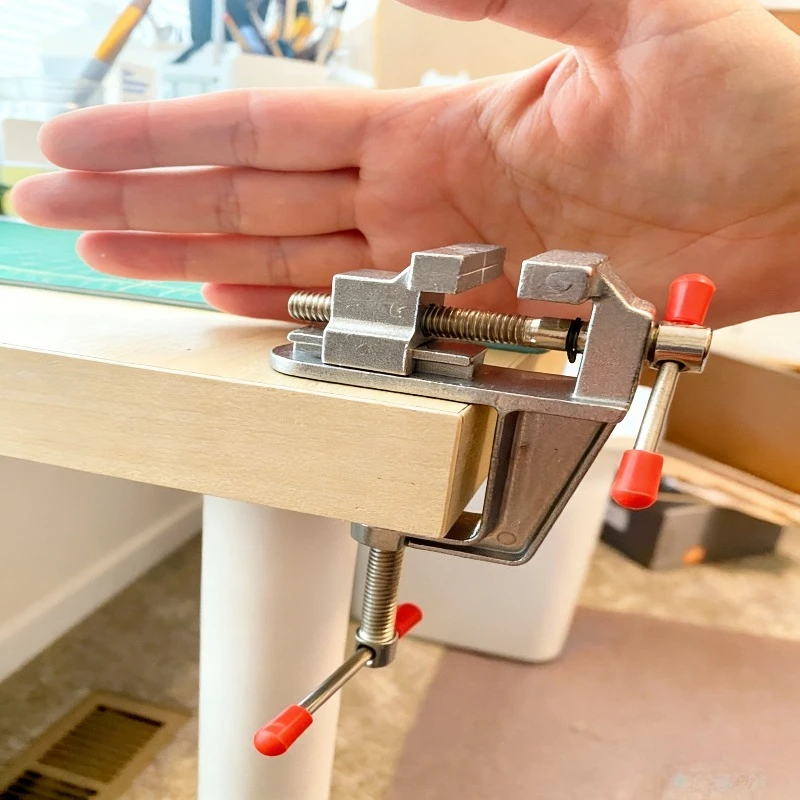 Multi‑purpose Mini Electric Grinder Positioner Horn Cover Locator Model Fixing Tool Rotary Tool Support for DIY Craft Projects
Multi‑purpose Mini Electric Grinder Positioner Horn Cover Locator Model Fixing Tool Rotary Tool Support for DIY Craft Projects