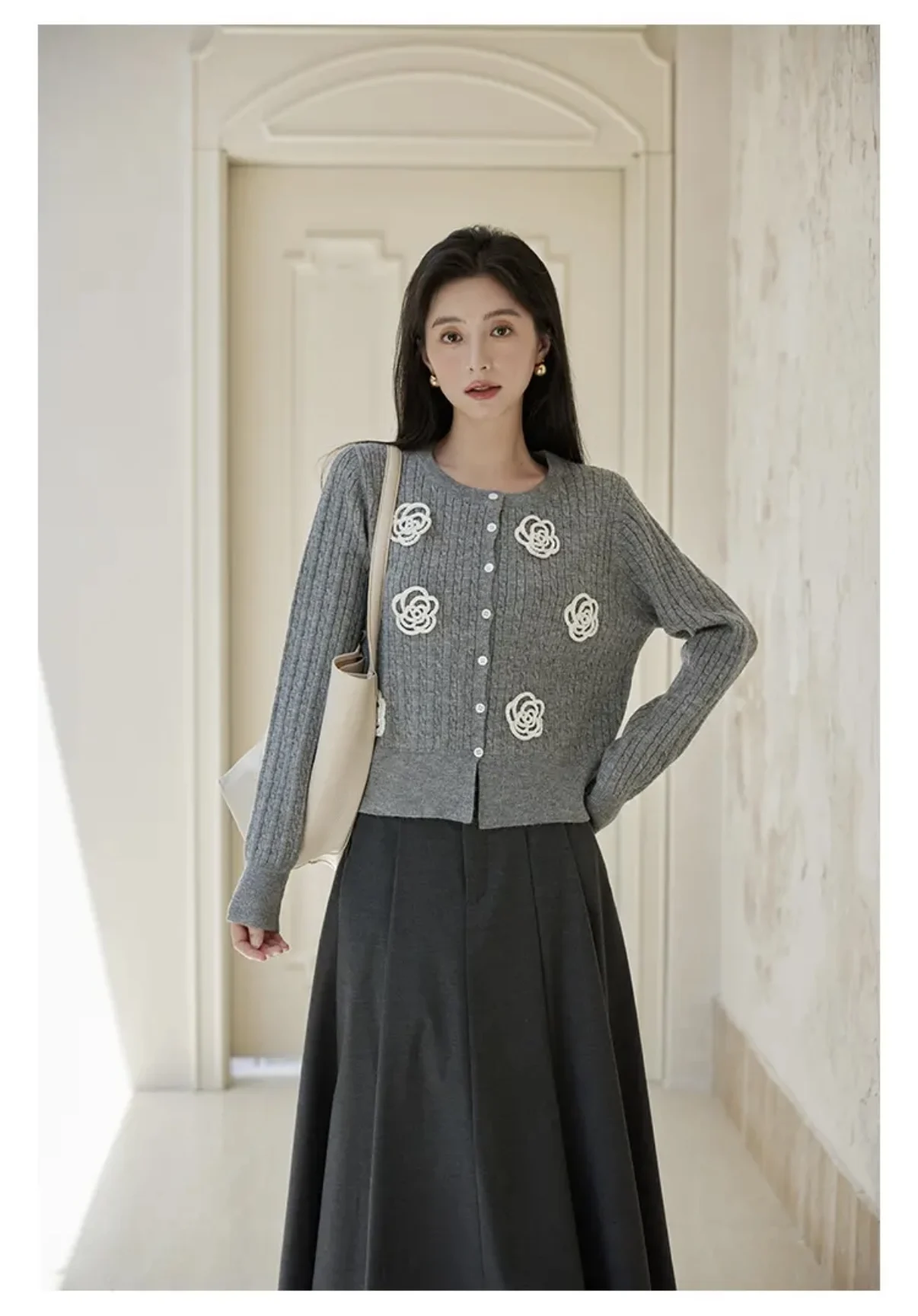 Miu Series Camellia Bead Embroidered Sweater Cardigan For Early Spring Casual Short Top
Miu Series Camellia Bead Embroidered Sweater Cardigan For Early Spring Casual Short Top