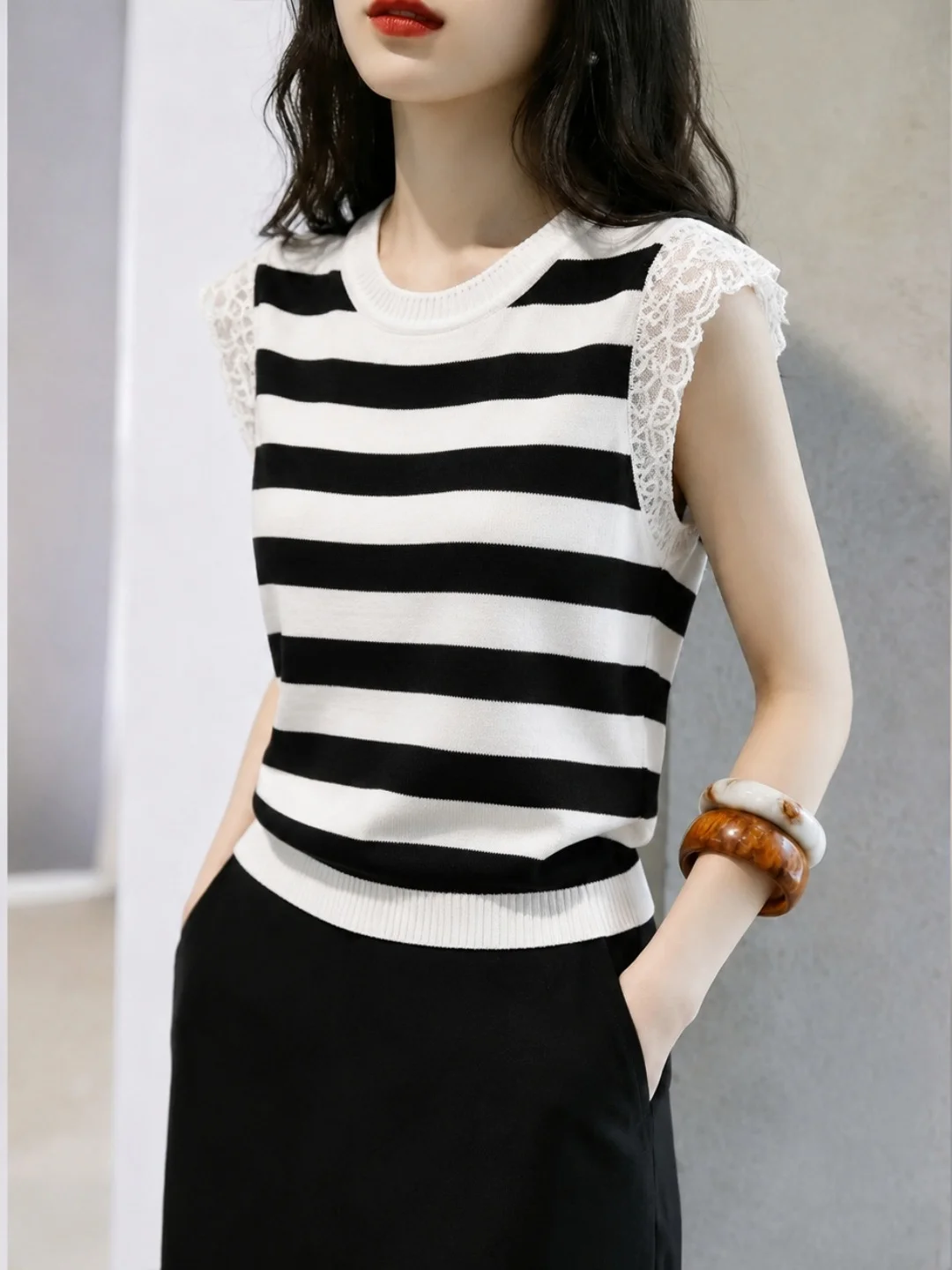 Trendy Lace Splicing Ice Silk Knitted Top Summer Design Sensation Overhead Striped Color Block Korean Style round Neck Short ...
Trendy Lace Splicing Ice Silk Knitted Top Summer Design Sensation Overhead Striped Color Block Korean Style round Neck Short ...