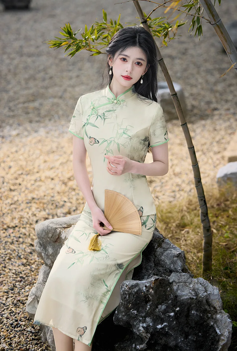 Fashion Chinese Short sleeved Qipao Spring Summer Young Women's Print Cheongsam Dress
Fashion Chinese Short sleeved Qipao Spring Summer Young Women's Print Cheongsam Dress