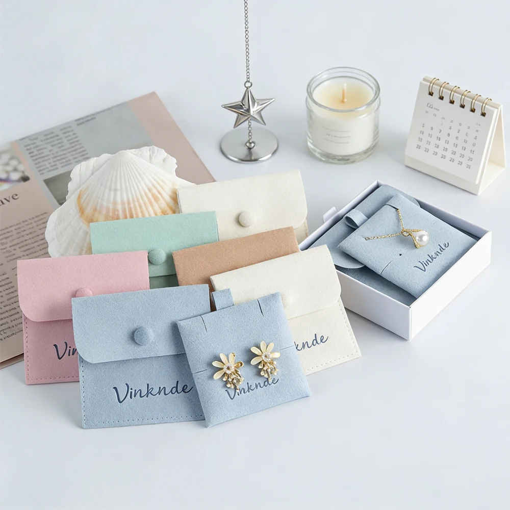 20/50/100Set Personalized Logo Jewelry Microfiber Snap Bag 8x8cm Button Gift Pouch Insert 6x6cm Earring Studs Pad Necklace Card
20/50/100Set Personalized Logo Jewelry Microfiber Snap Bag 8x8cm Button Gift Pouch Insert 6x6cm Earring Studs Pad Necklace Card