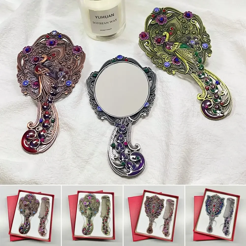 Portable Retro Peacock Open Screen Mirror Comb Set with Metal Handle Vintage Handheld Makeup Mirror Compact Mirror Combs Gift
Portable Retro Peacock Open Screen Mirror Comb Set with Metal Handle Vintage Handheld Makeup Mirror Compact Mirror Combs Gift
