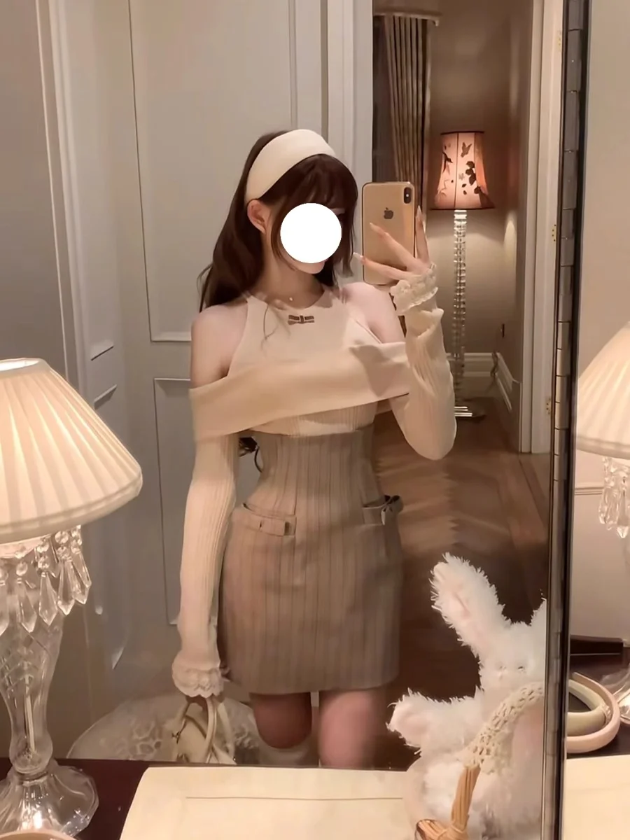 Sweet Desire Lover Japanese Style Knitted Short Skirt Bodycon Waist Cinching White Enhancing Fishbone Waist Cut out Top Set
Sweet Desire Lover Japanese Style Knitted Short Skirt Bodycon Waist Cinching White Enhancing Fishbone Waist Cut out Top Set