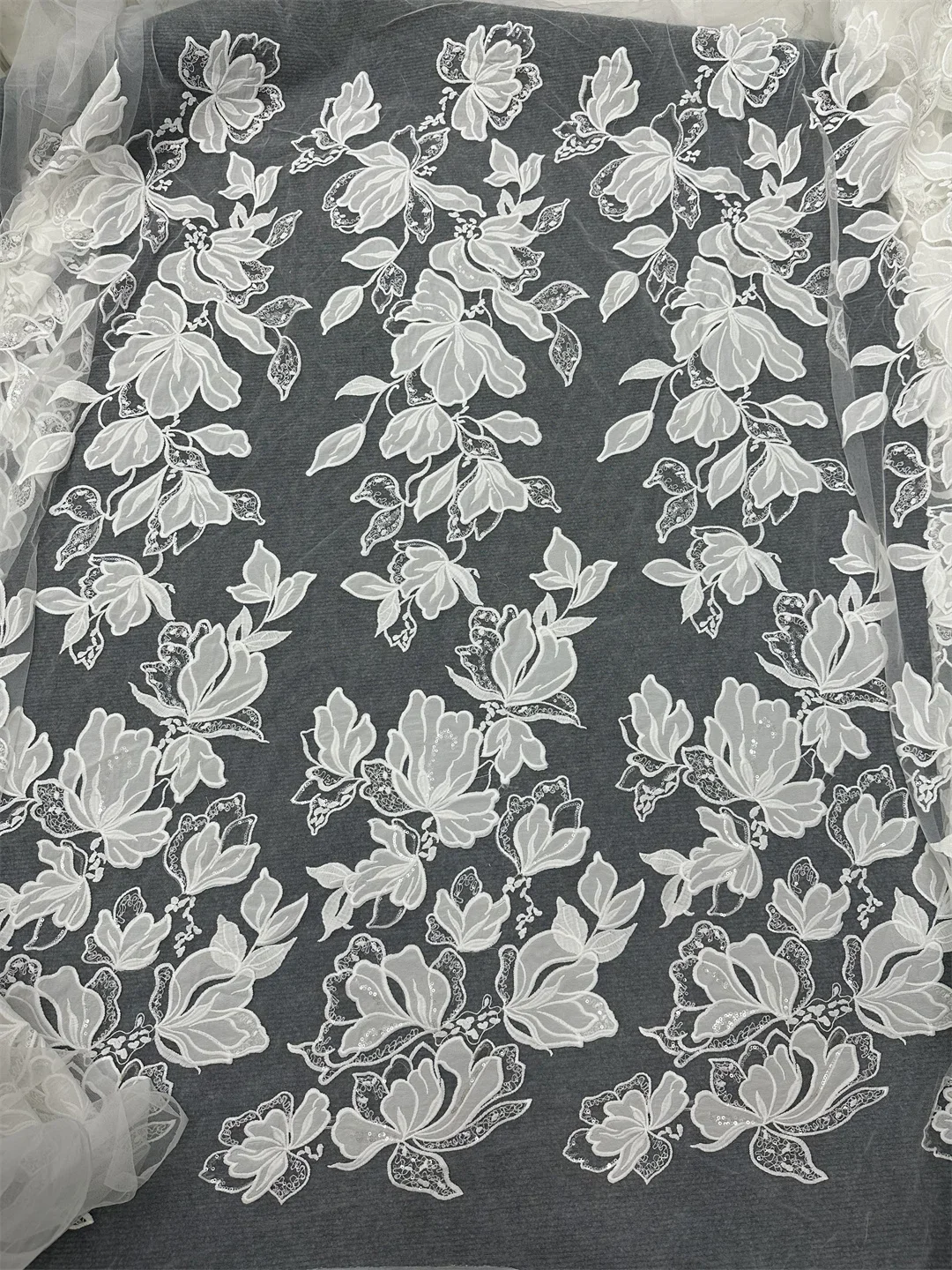 French lace embroidery, new Nigerian exquisite lightweight sequined handmade clothing lace fabric girl dress DIY sewing
French lace embroidery, new Nigerian exquisite lightweight sequined handmade clothing lace fabric girl dress DIY sewing