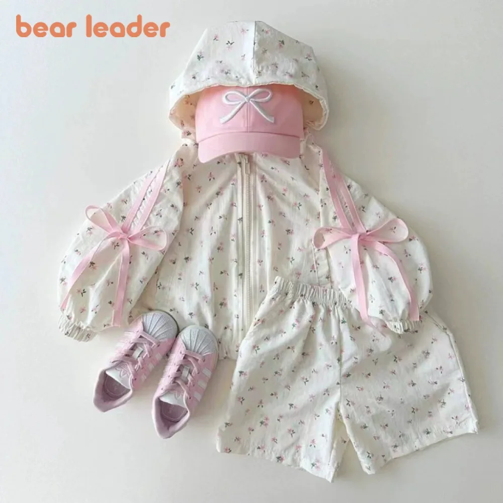 Bear Leader Korean Version Sweet Girls Clothes Summer New Long Sleeved Zipper Hooded and Shorts 2 Pcs Floral Bow Children's Set
Bear Leader Korean Version Sweet Girls Clothes Summer New Long Sleeved Zipper Hooded and Shorts 2 Pcs Floral Bow Children's Set
