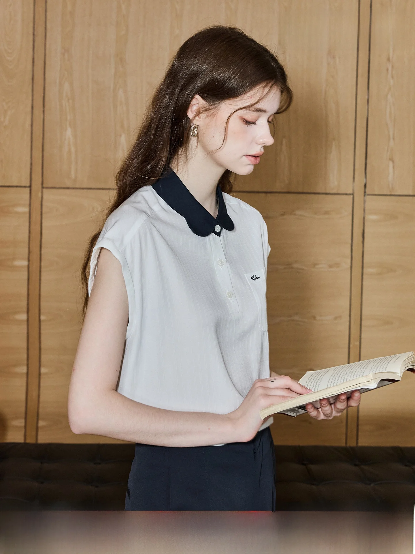 Summer Style Loose Fit Sleeveless Shirt with Petal Collar Breathable Comfortable Korean Version Commute Friendly Women's...
Summer Style Loose Fit Sleeveless Shirt with Petal Collar Breathable Comfortable Korean Version Commute Friendly Women's...