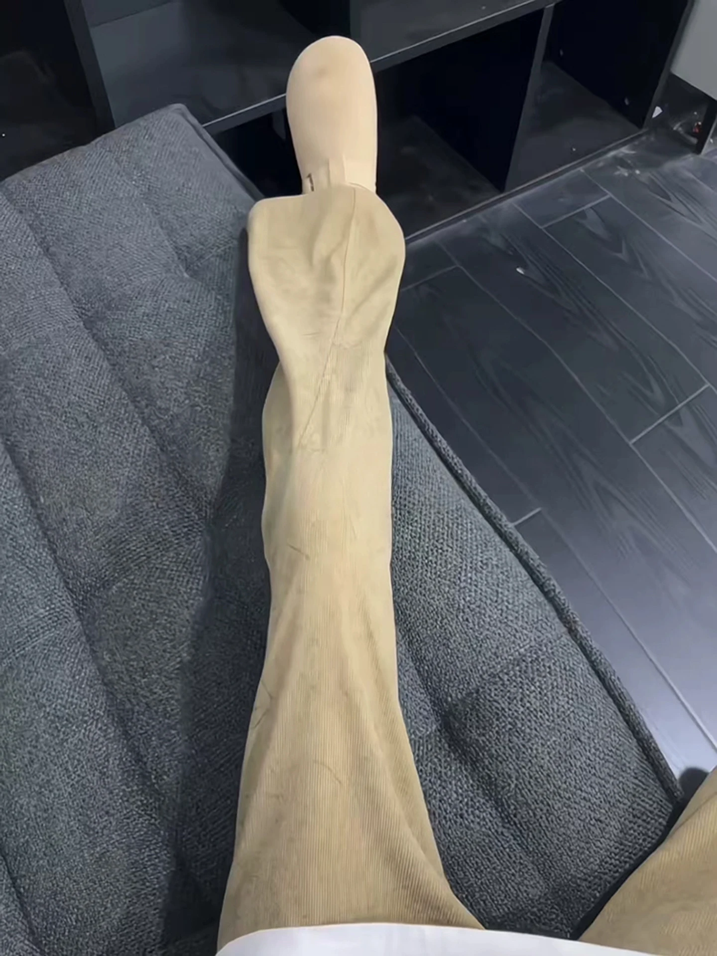 Мужские осенние спортивные брюки цвета хаки в стиле ретро, в клетку, прямого кроя, с американским косым вырезом, драпированные, слегка расклешенные, с эффектом «ножевого» кроя
Мужские осенние спортивные брюки цвета хаки в стиле ретро, в клетку, прямого кроя, с американским косым вырезом, драпированные, слегка расклешенные, с эффектом «ножевого» кроя