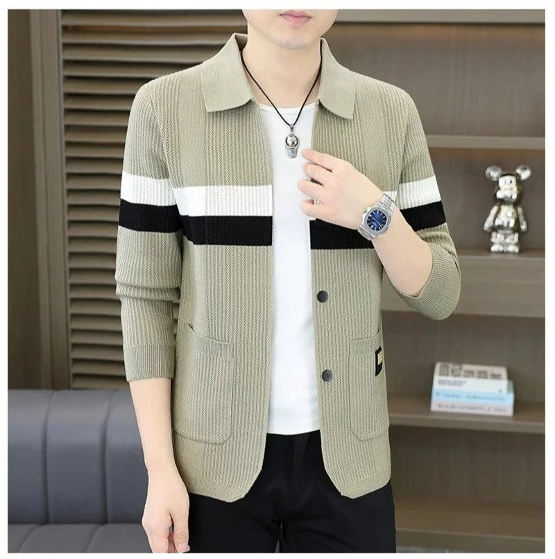 Облегающий мужской вязаный кардиган, повседневный рукав, длинный рукав, воротник, подходит для прогулок, осень 2025, новое поступление
Облегающий мужской вязаный кардиган, повседневный рукав, длинный рукав, воротник, подходит для прогулок, осень 2025, новое поступление