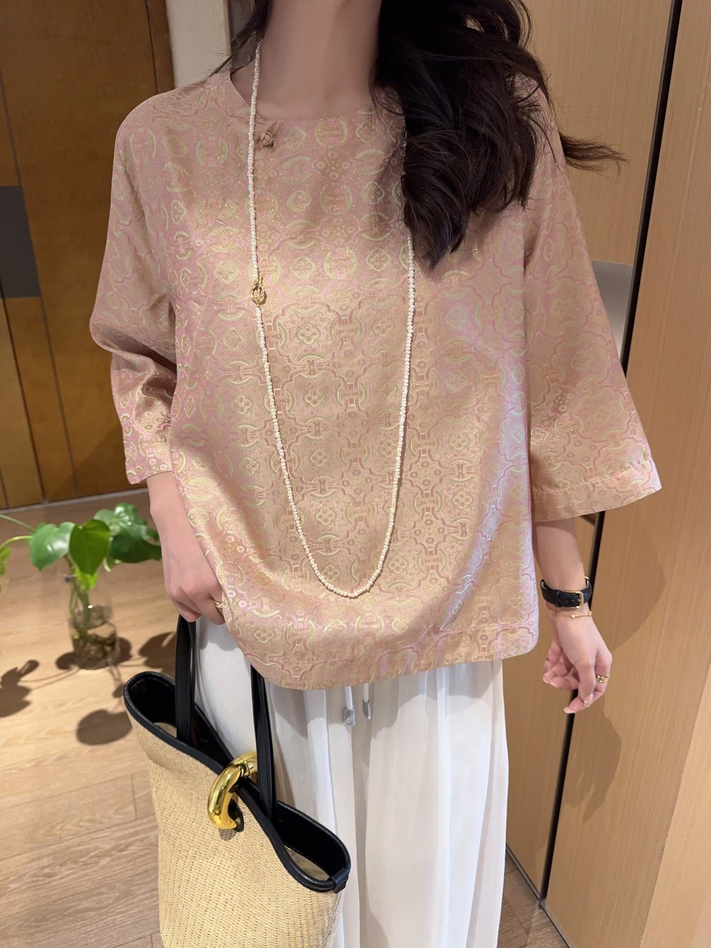 Silk Tkaed Song Jin Shirt Women's Elegant Soft New Chinese Style Blouse Side Buttoned Floral Pattern round Neck Nine Sleeve L...
Silk Tkaed Song Jin Shirt Women's Elegant Soft New Chinese Style Blouse Side Buttoned Floral Pattern round Neck Nine Sleeve L...